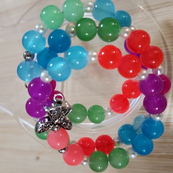 Hand Crafted Colorful Beaded Memory Wire Bracelet with Angel Charm - Picture 8 of 8